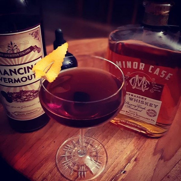 manhattan-cocktail-minor-case-whiskey