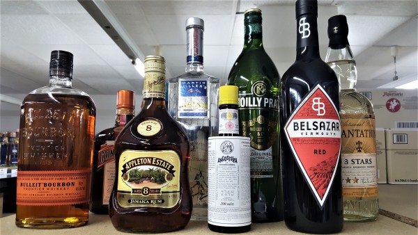 Perola-Hausbar-Whiskey-Vermouth-Rum-Bitters