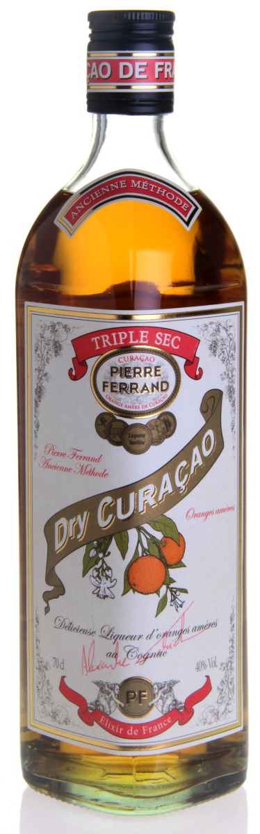 Eine Flasche Pierre Ferrand Dry Curacao.